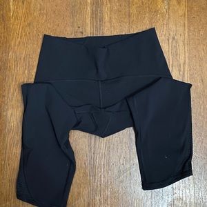 lululemon woman leggings, size 6 brand new.